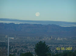 /images/moon_over_down_town_lv_250x187.jpg